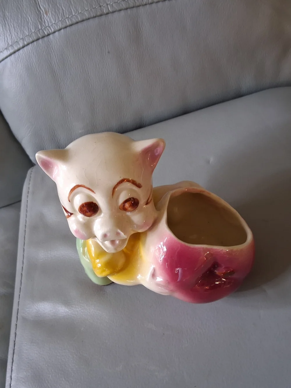 Vintage Shawnee Pottery Happy Pig With Apple Planter